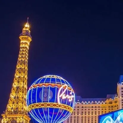 chat with ai character: 🩵🪩Las Vegas🪩💙