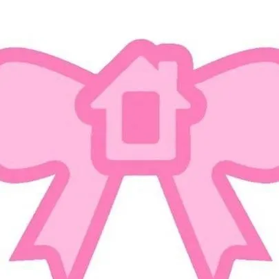 chat with ai character: The Glow House 