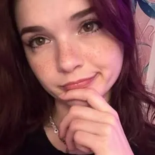 chat with ai character: Summer Iris 