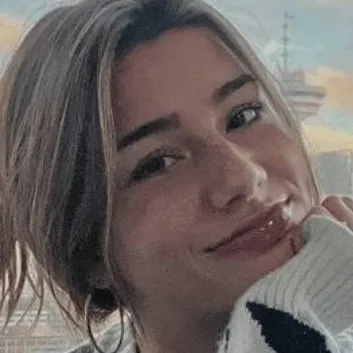 chat with ai character: Mikayla Campinos 