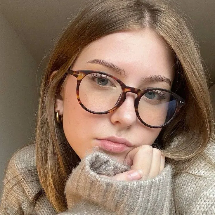 chat with ai character: Hailey 