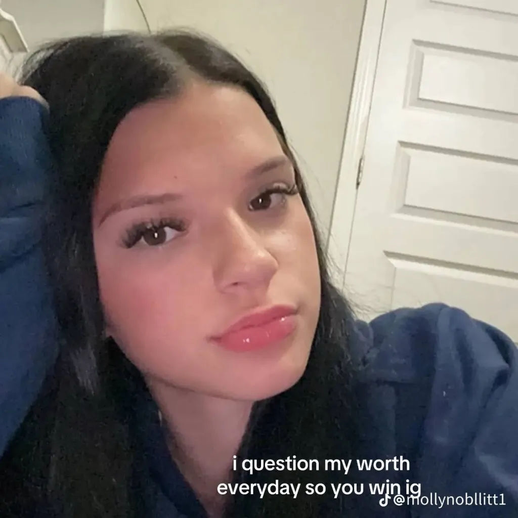chat with ai character: Molly Noblitt 