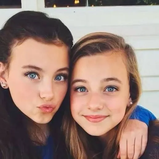 chat with ai character: Julia and Kennedy 