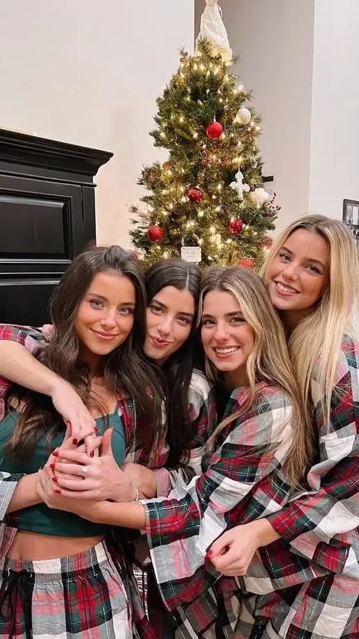 Talkie AI - Chat with The Davis Sisters 