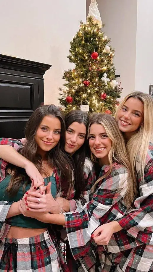 Talkie AI - Chat with The Davis Sisters 