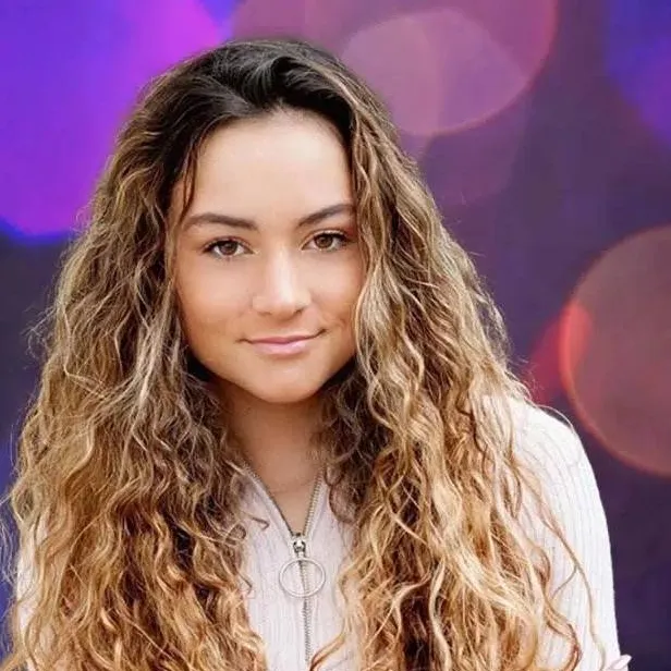 chat with ai character: Gabriela or Gabby