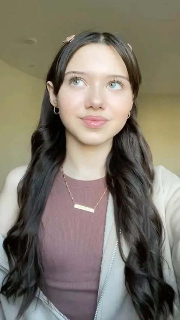 Talkie AI - Chat with Violet McGrew: 