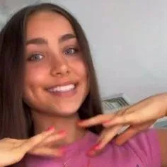chat with ai character: Halley Kate/Noelle