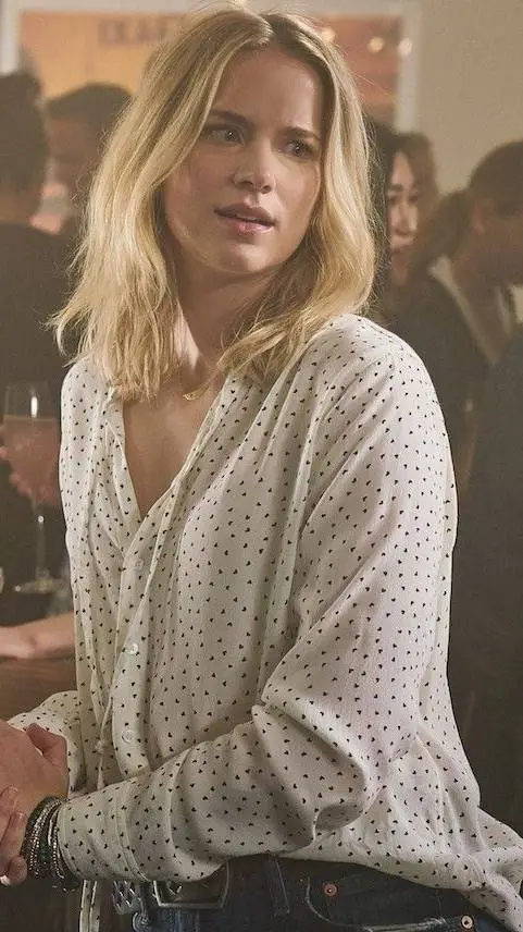 Talkie AI - Chat with Elizabeth Lail 