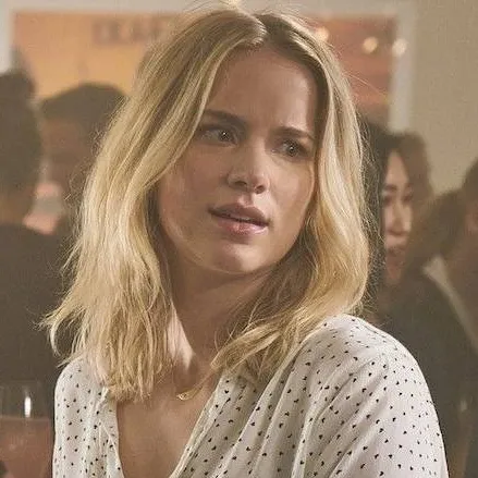 chat with ai character: Elizabeth Lail 