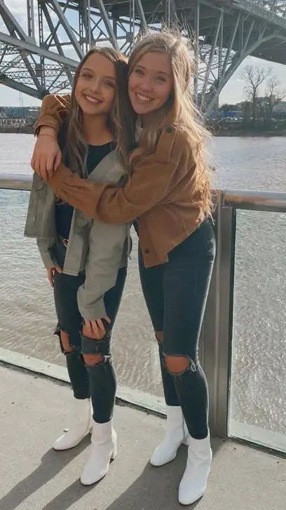 Talkie AI - Chat with Lakyn & Aurora 