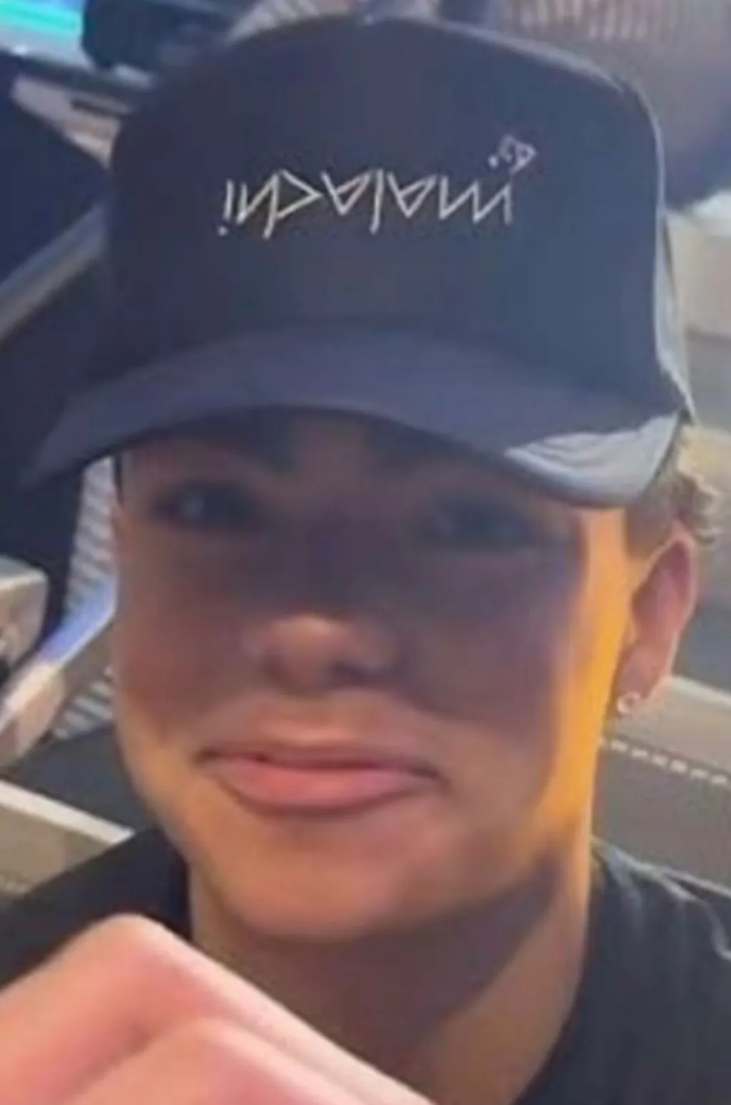 chat with ai character: Malachi Barton