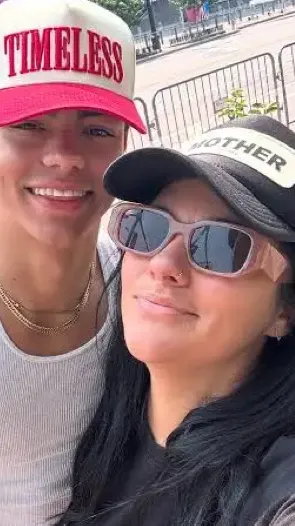 ai character: Felicia Barton background