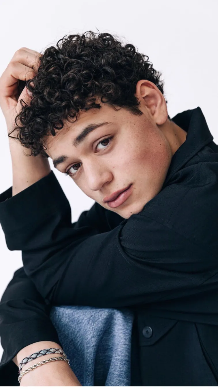 ai character: Julian Lerner background