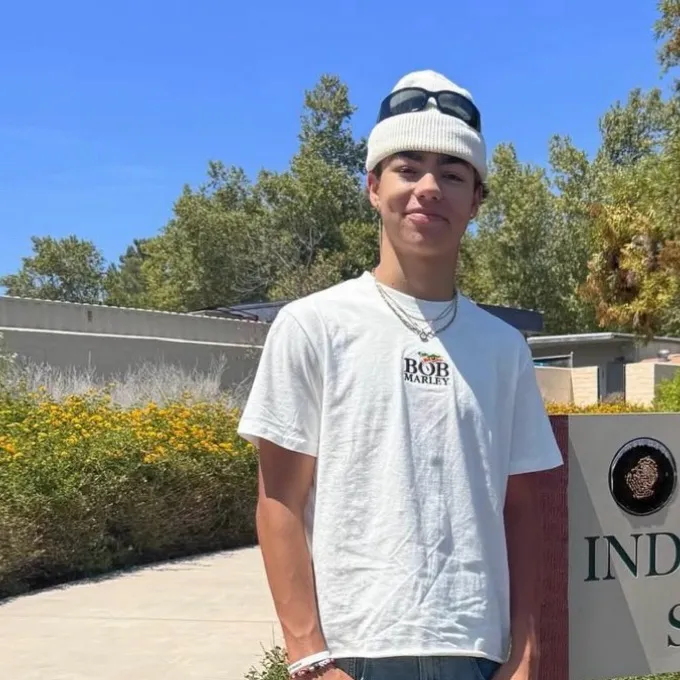 chat with ai character: Malachi