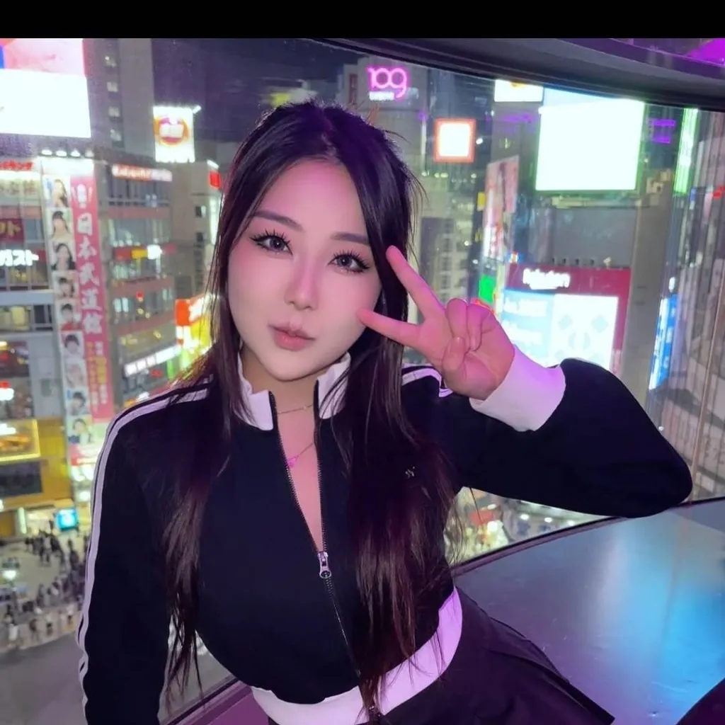 chat with ai character: Suki