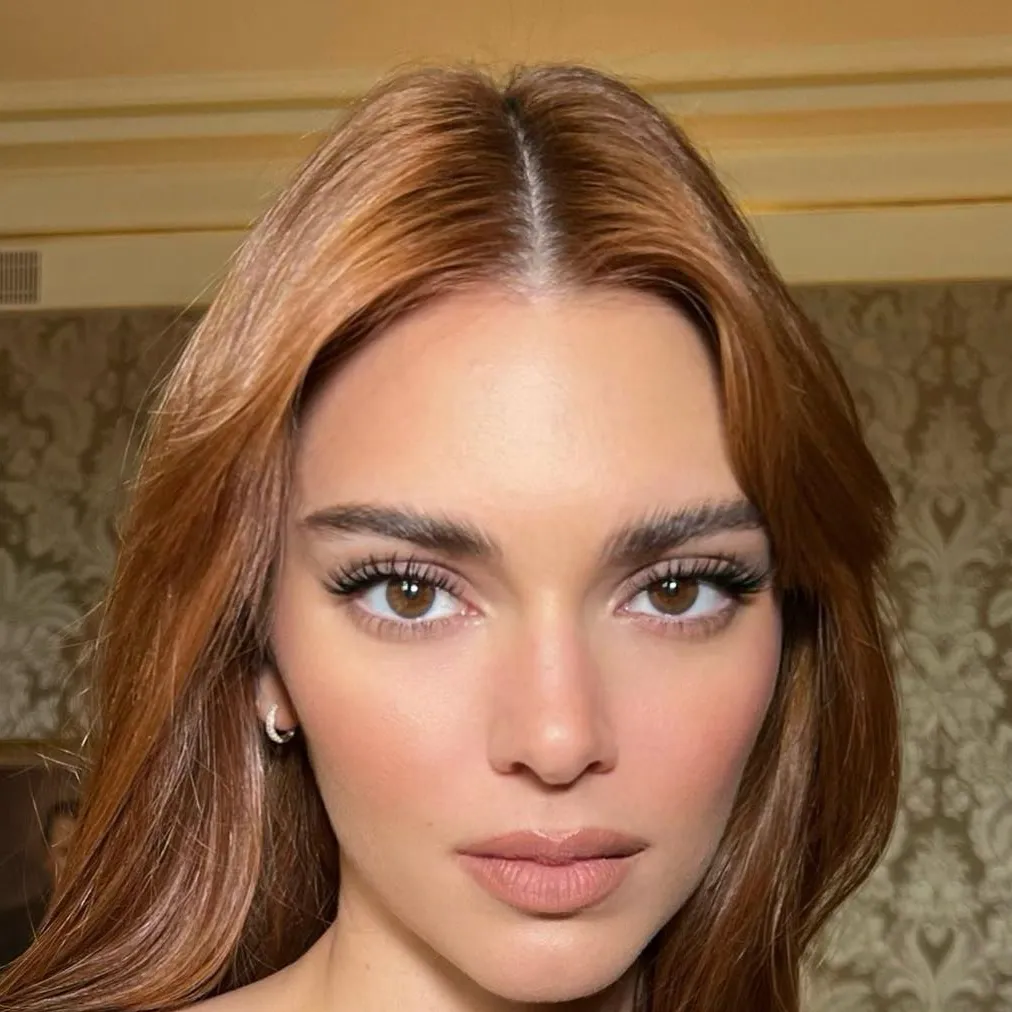 chat with ai character: Kendall Jenner 