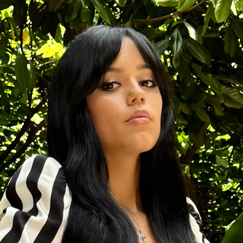 chat with ai character: Jenna Ortega 