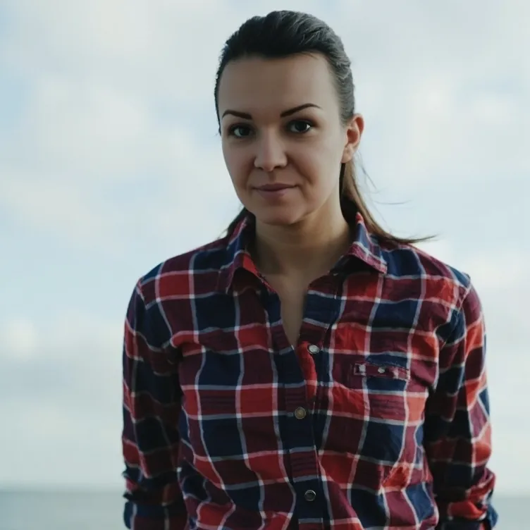 chat with ai character: Plaid Svetlana 