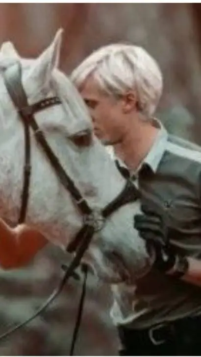 ai character: Tom Felton background