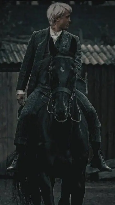 ai character: Tom felton background