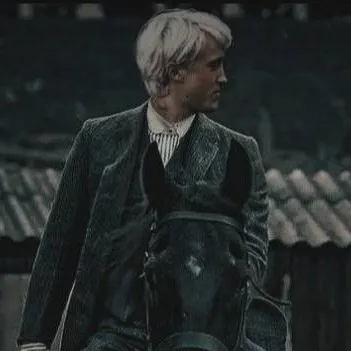 chat with ai character: Tom felton