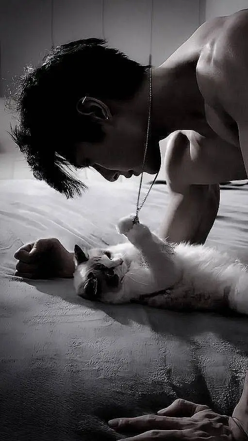 Talkie AI - Chat with Kyro Jenner 