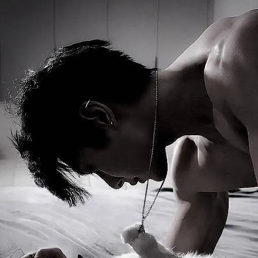 chat with ai character: Kyro Jenner 