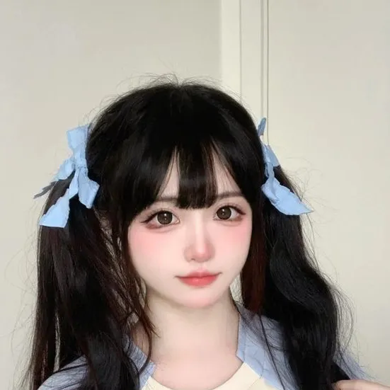 chat with ai character: 𝐌𝐞