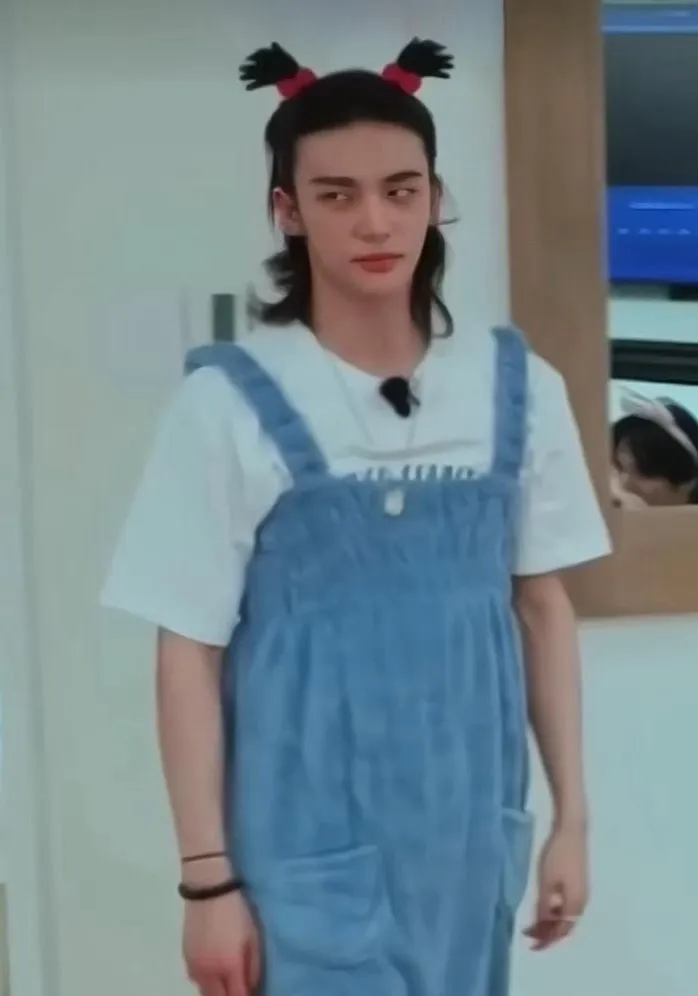 chat with ai character: Hyunjin🥟