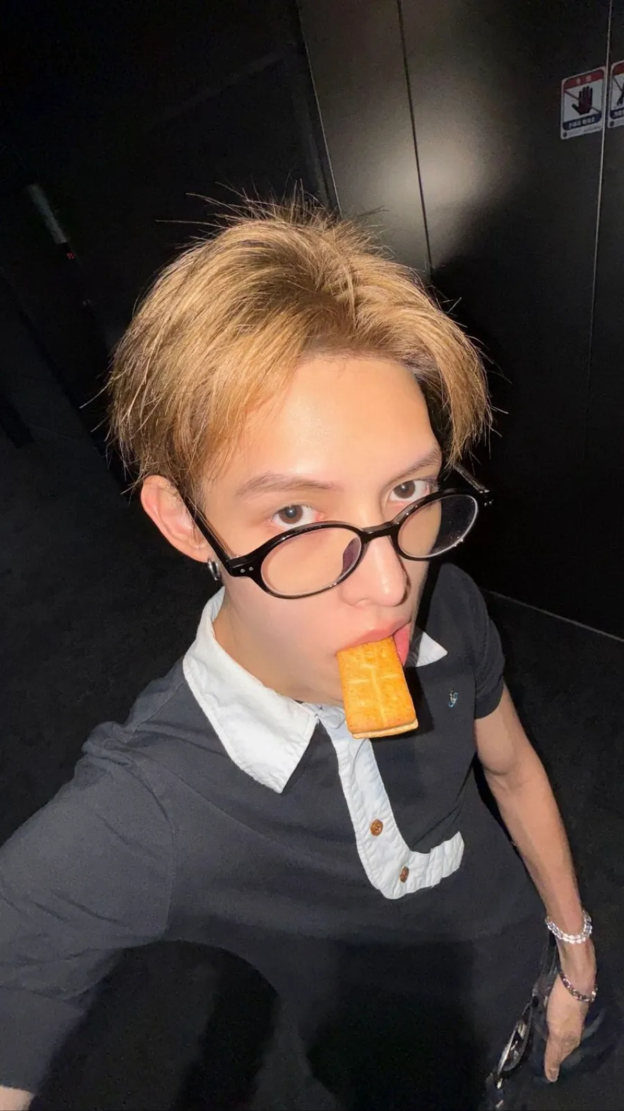 ai character: JAMES⋆˚ʚɞ background