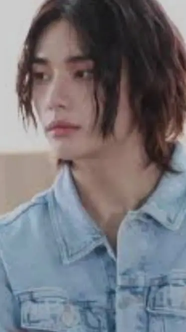 ai character: Hyujin tu novio 🤭 background