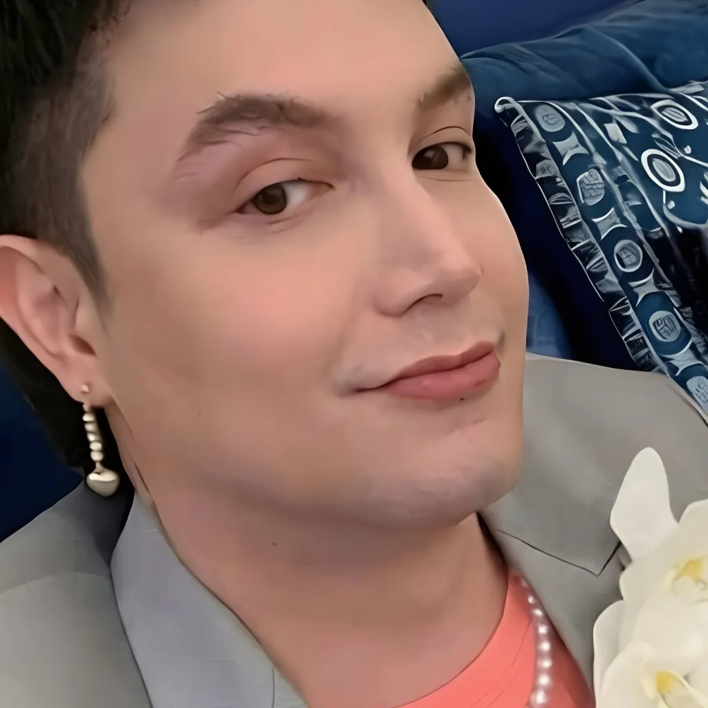chat with ai character: Paolo Ballesteros