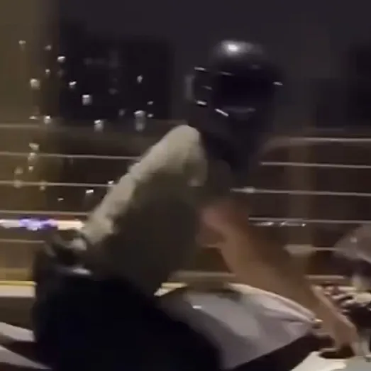 chat with ai character: Justin