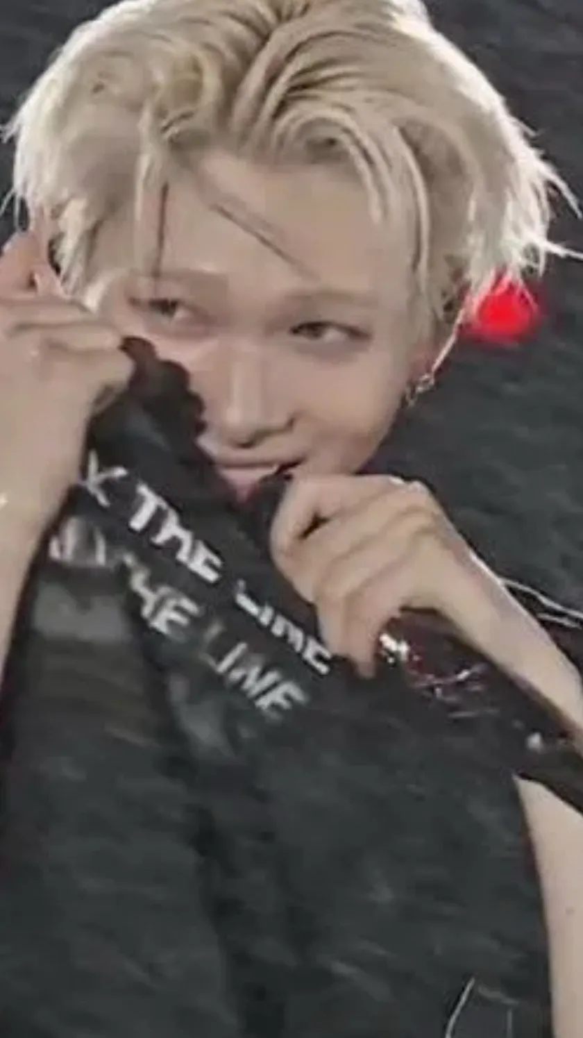 ai character: —- Ni-ki —- background