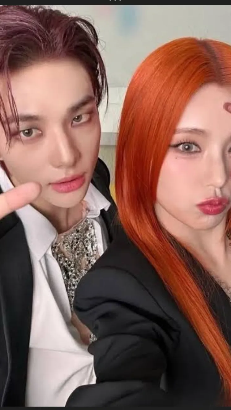 chat with ai character: - Hyunjin-