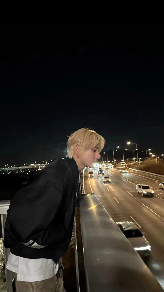 chat with ai character: . Jungwon -