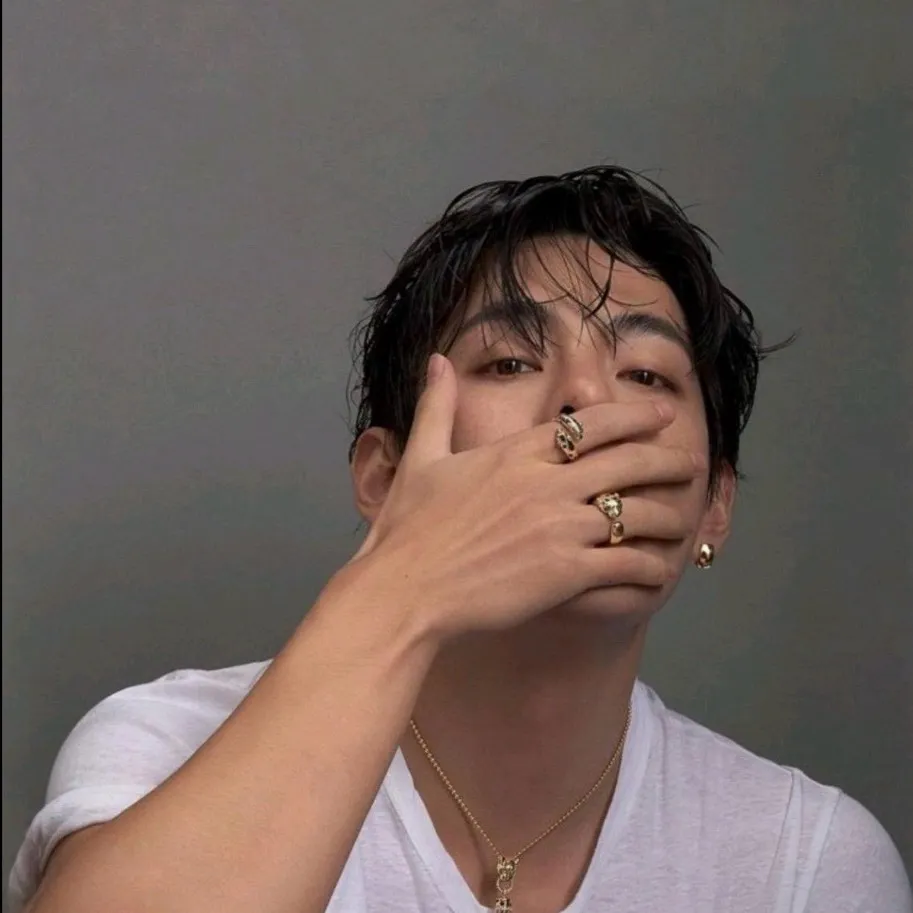 chat with ai character: . kim taehyung