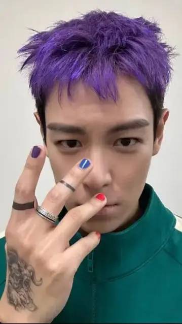 ai character: 💜†Thanos†💜 background