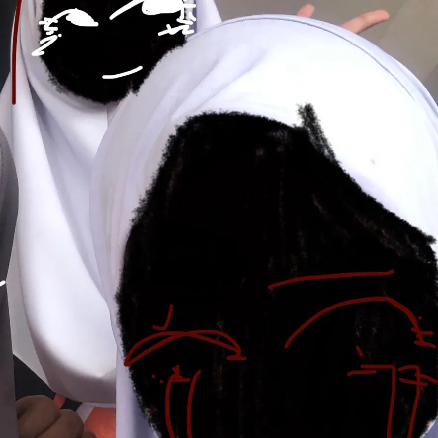 chat with ai character: FAKE FRIENDS