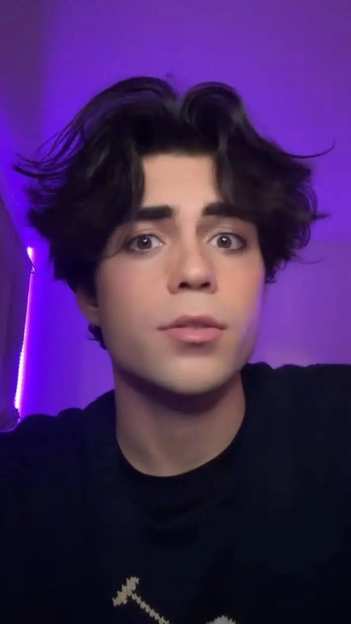 ai character: Benji Krol background