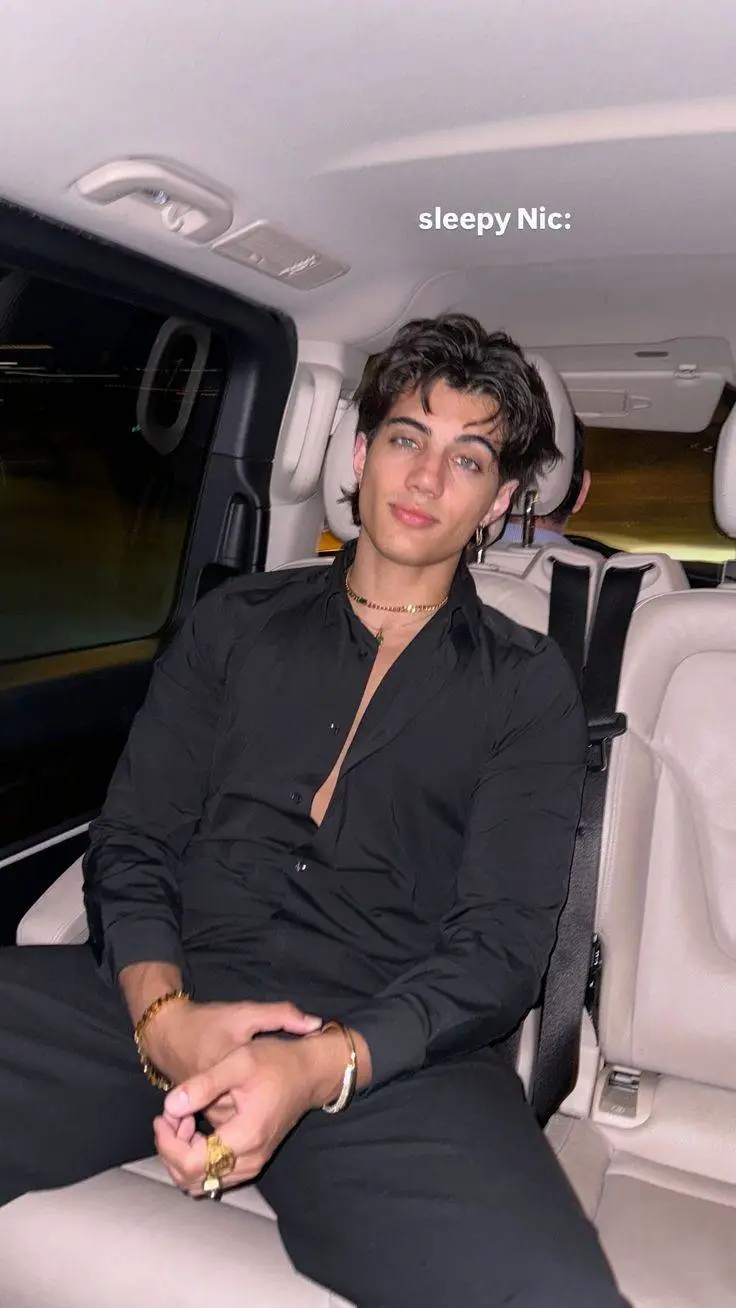 ai character: Nic Kaufmann background