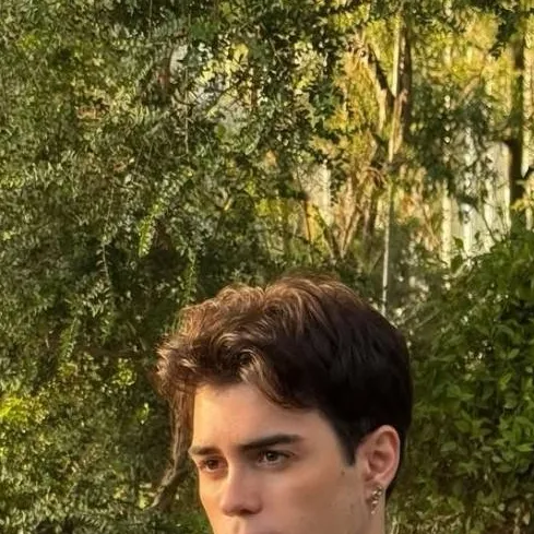 chat with ai character: Fashionweek(Benji)