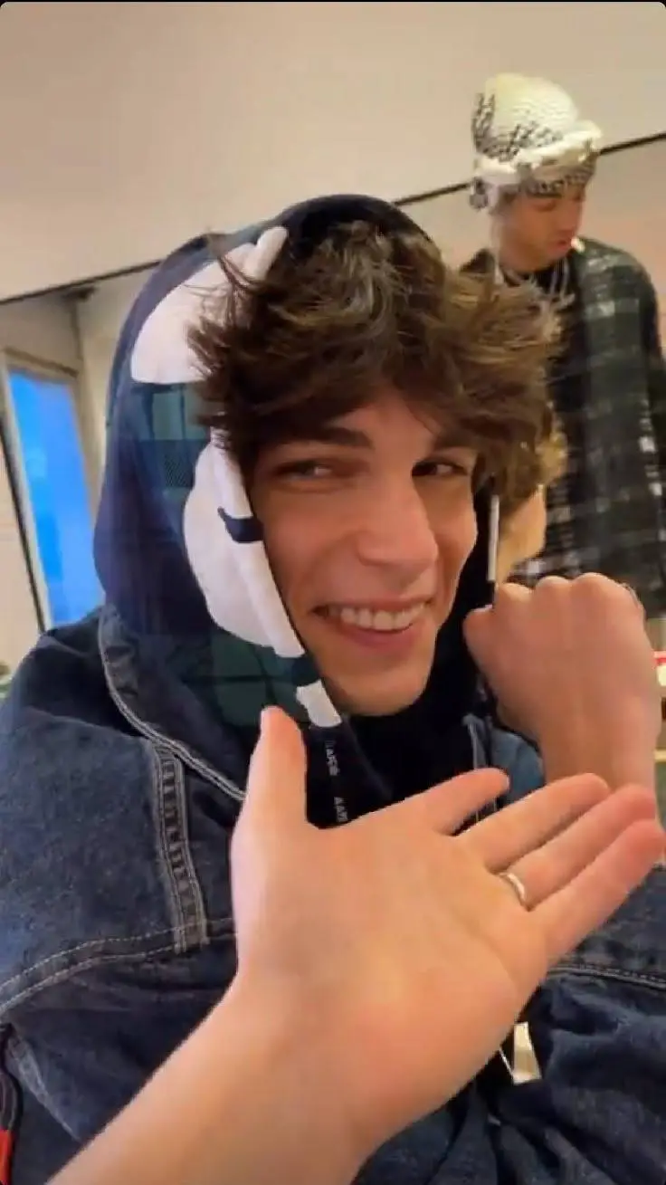 ai character: Nils Kuesel 🖤 background