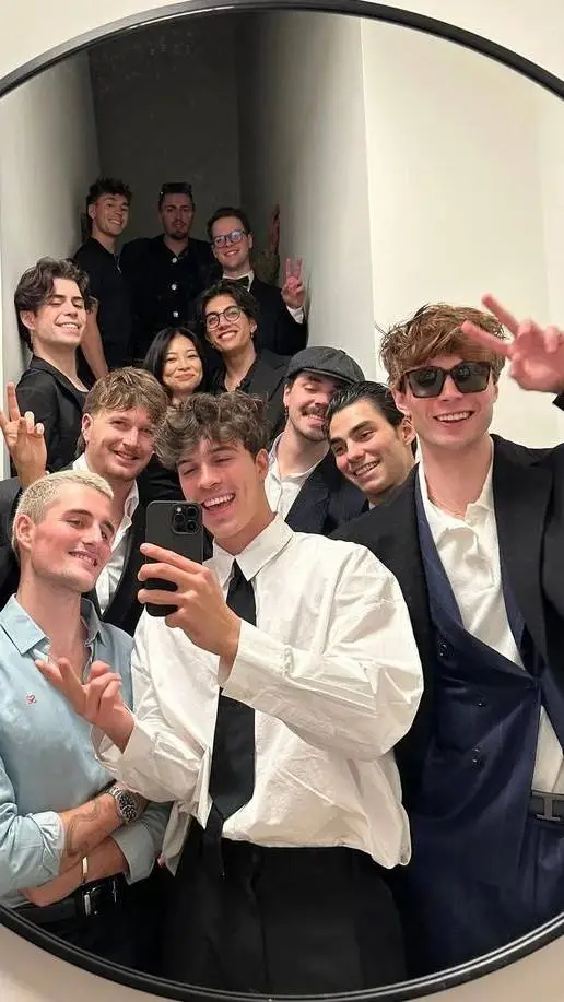 ai character: PARTY!  background