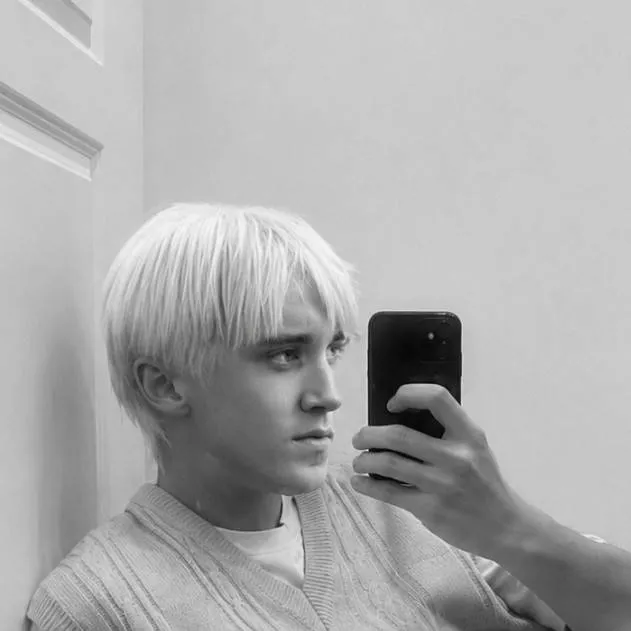chat with ai character: Draco Malfoy <3
