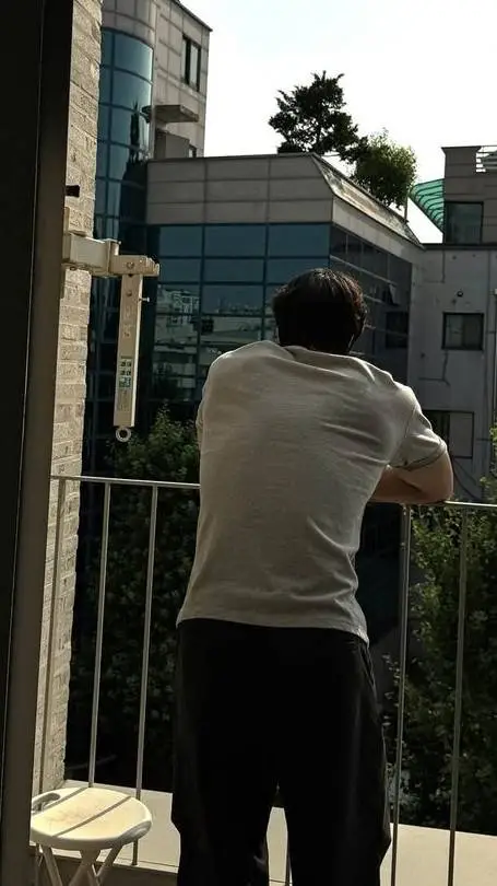 ai character: Lucien Ravens background