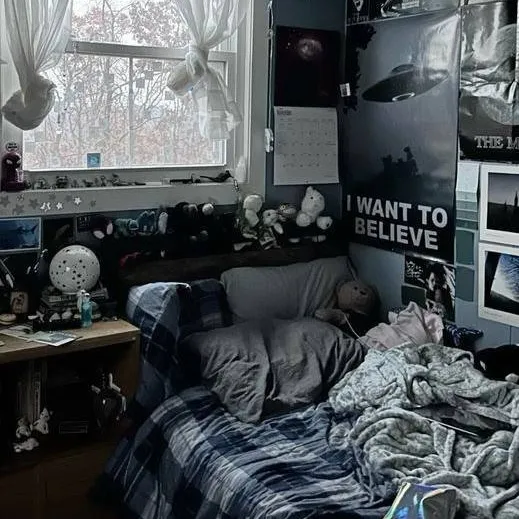 chat with ai character: Sleepover