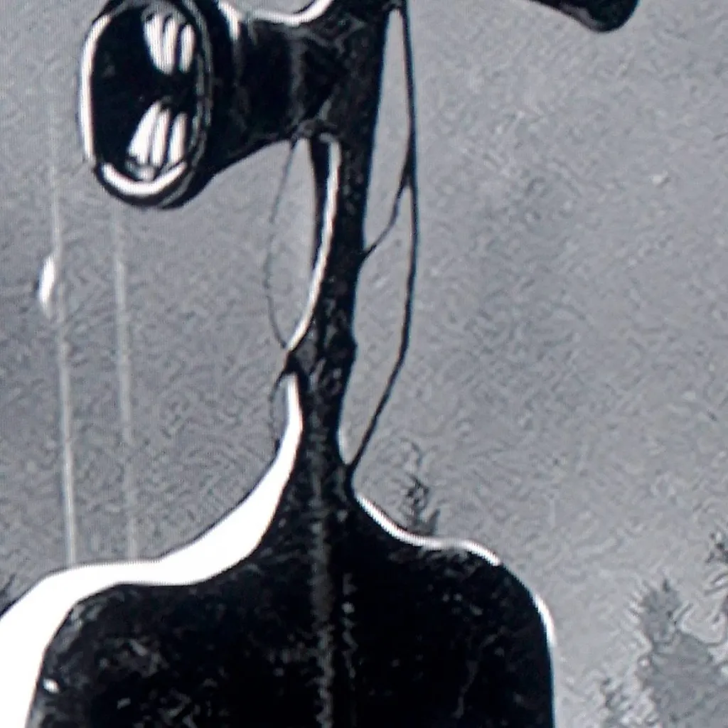 chat with ai character: Siren Head