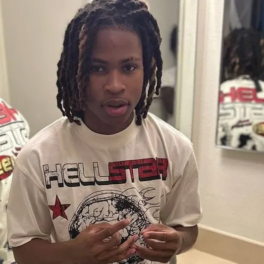 chat with ai character: rayquon 